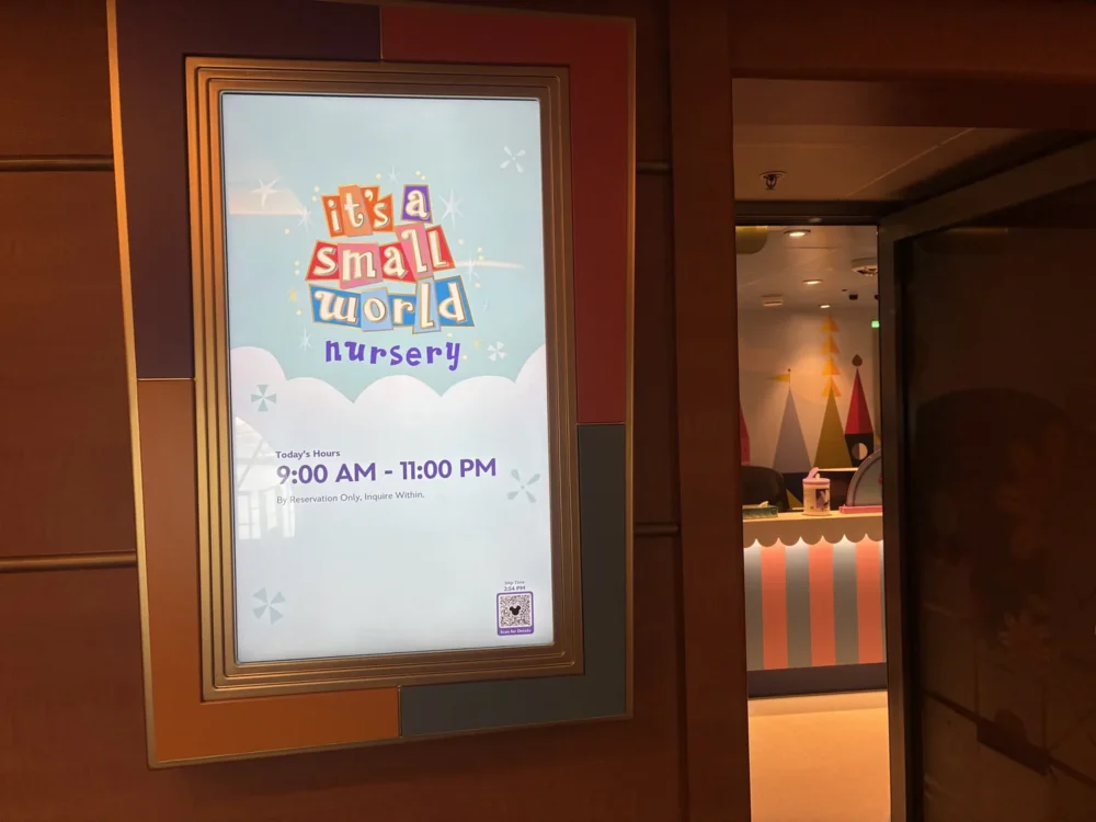 ディズニークルーズの0〜3歳向けナーサリー入口看板